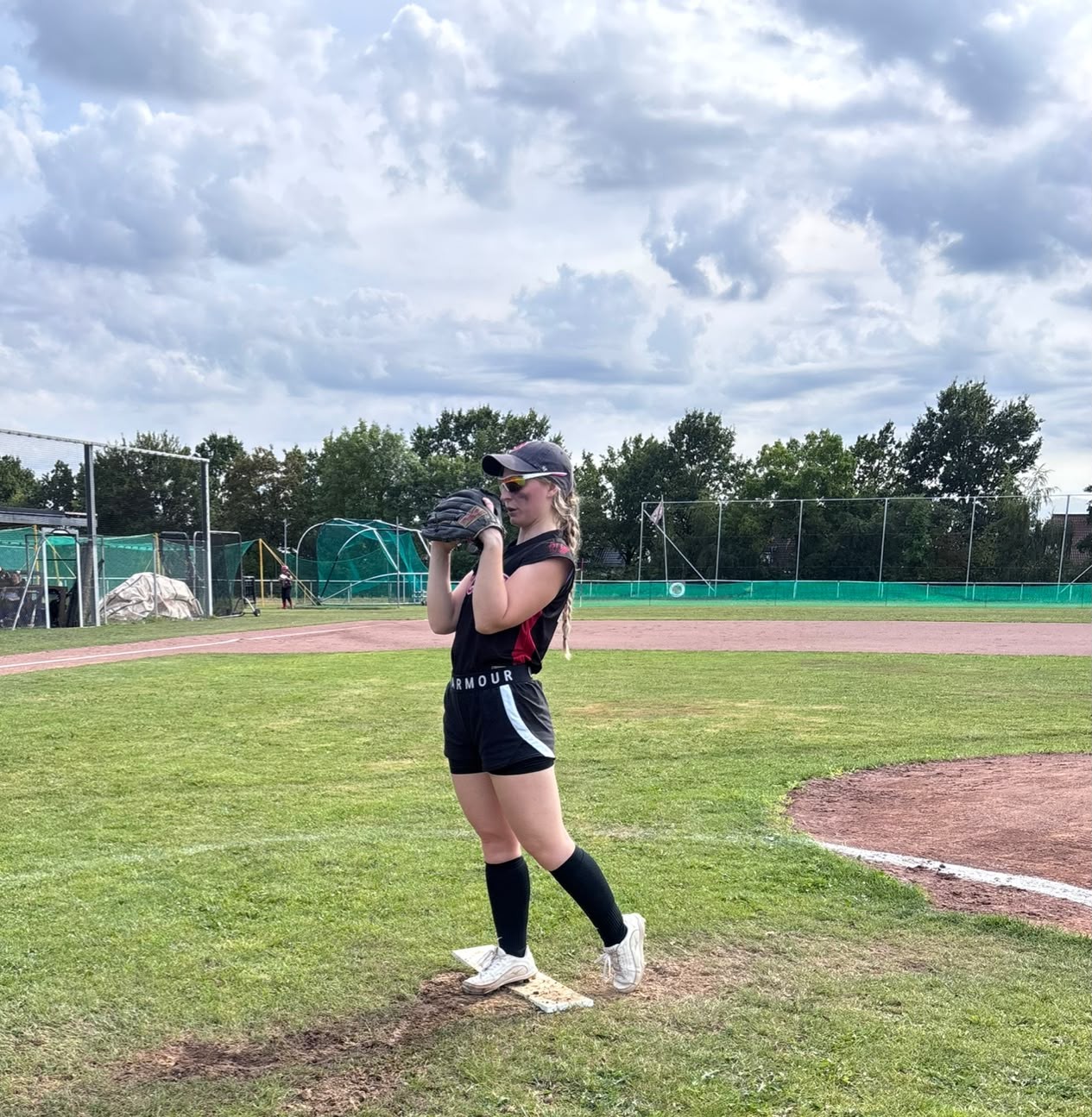 Emely feiert Pitching-Debüt